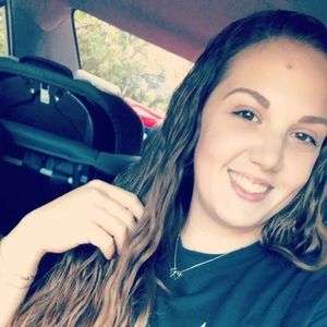 Meet your Posher, Chloe